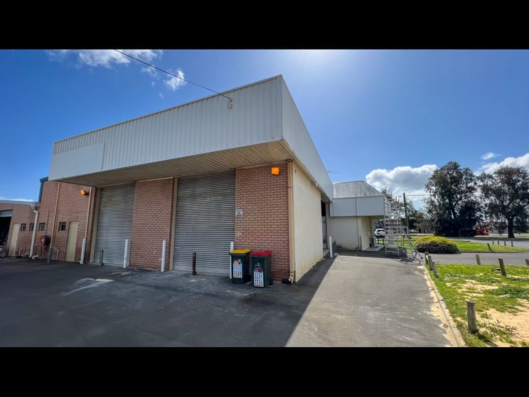 Click to view all images Unit 7/9 Hennessy Road East Bunbury WA 6230 - Image 2