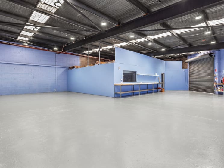 Click to view all images 2/13 Bearing Road Seven Hills NSW 2147 - Image 3