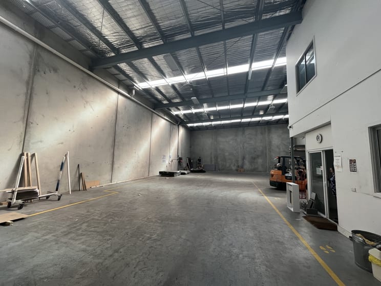 Click to view all images 1/27 Mareno Road Tullamarine VIC 3043 - Image 2