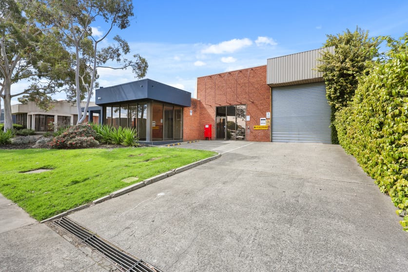 Click to view all images 2/37-39 Rushdale Street Knoxfield VIC 3180 - Image 1