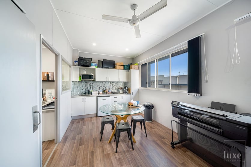 Click to view all images 2/10 Exeter Way Caloundra West QLD 4551 - Image 3