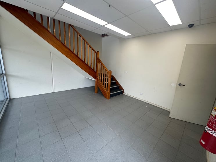 Click to view all images 16B Humeside Drive Campbellfield VIC 3061 - Image 3