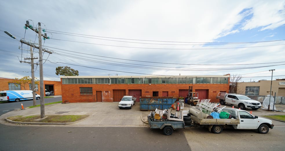 Click to view all images 2/6-8 Henley Court Moorabbin VIC 3189 - Image 1