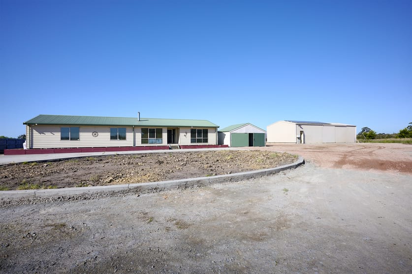 Click to view all images 180 Moores Road Clyde VIC 3978 - Image 3
