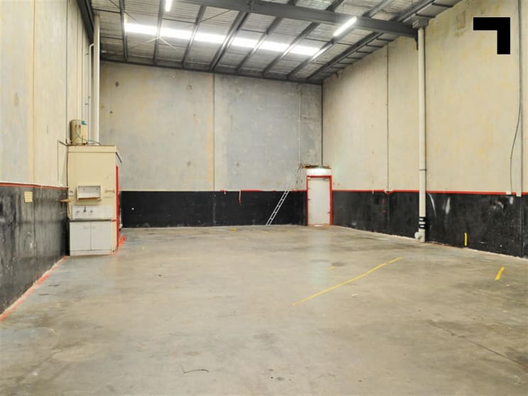 Click to view all images 2/7 Dunstans Court Thomastown VIC 3074 - Image 2