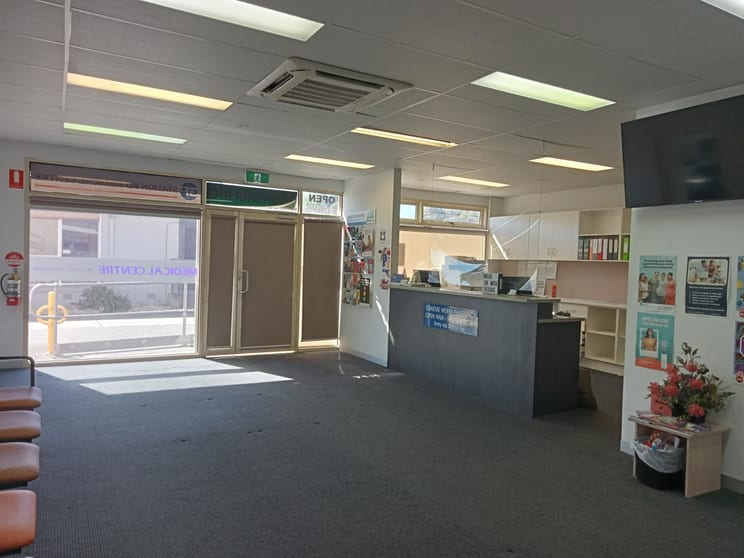 Click to view all images 1/94 Station Road Deer Park VIC 3023 - Image 3