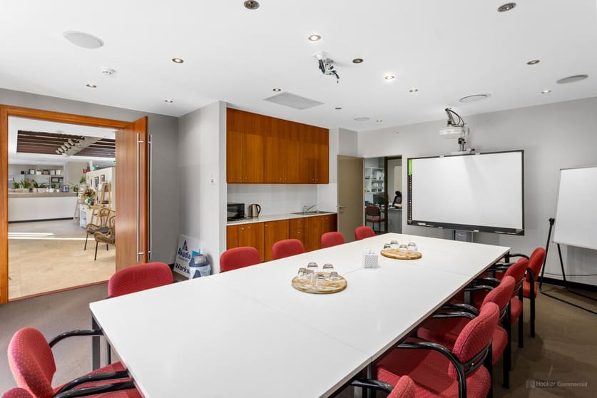 Click to view all images 18-20 Hanna Court Kearneys Spring QLD 4350 - Image 3