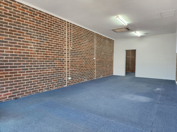 Click to view all images 4/112 Keppel Street Bathurst NSW 2795 - Image 2