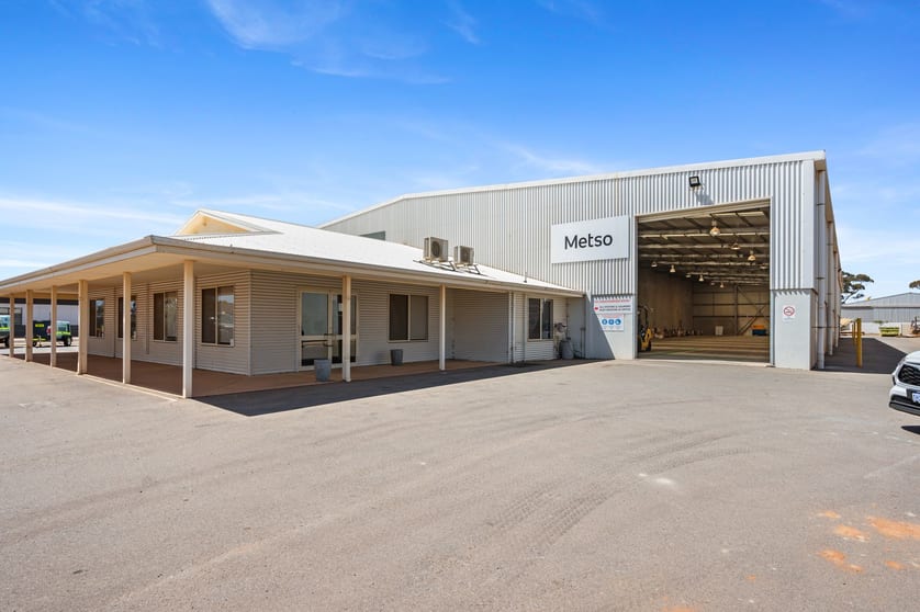 Click to view all images 2/25 Kakarra Road West Kalgoorlie WA 6430 - Image 2