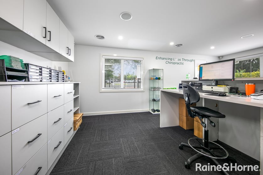 Click to view all images 31 Barkly Street Sunbury VIC 3429 - Image 2