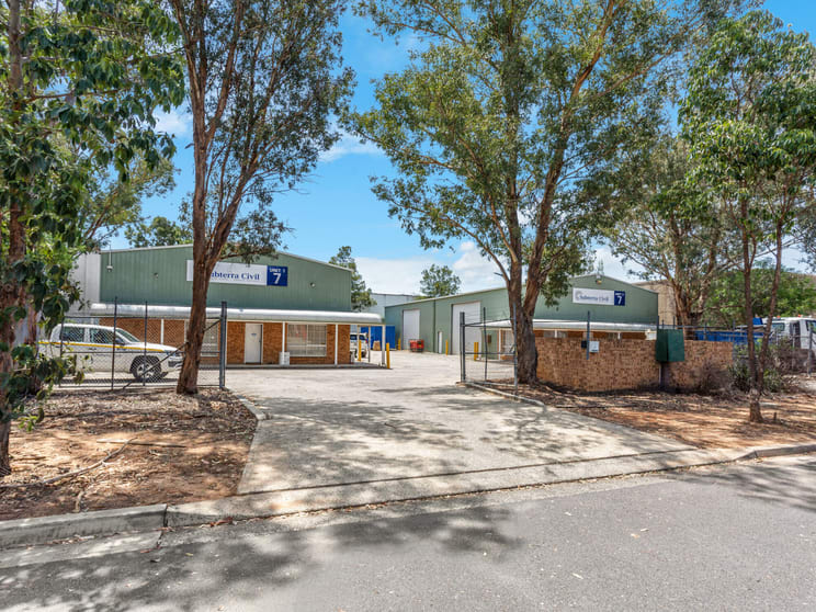 Click to view all images 7 Blackmore Road Smeaton Grange NSW 2567 - Image 1