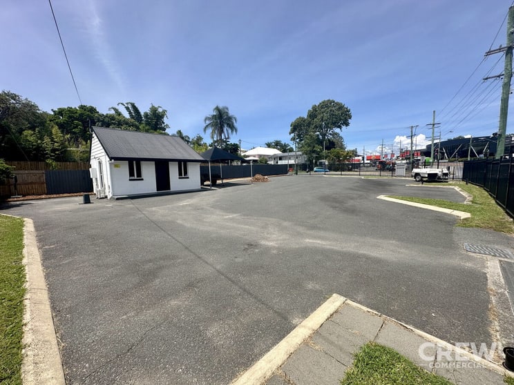 Click to view all images 112 Ferry Road Southport QLD 4215 - Image 3