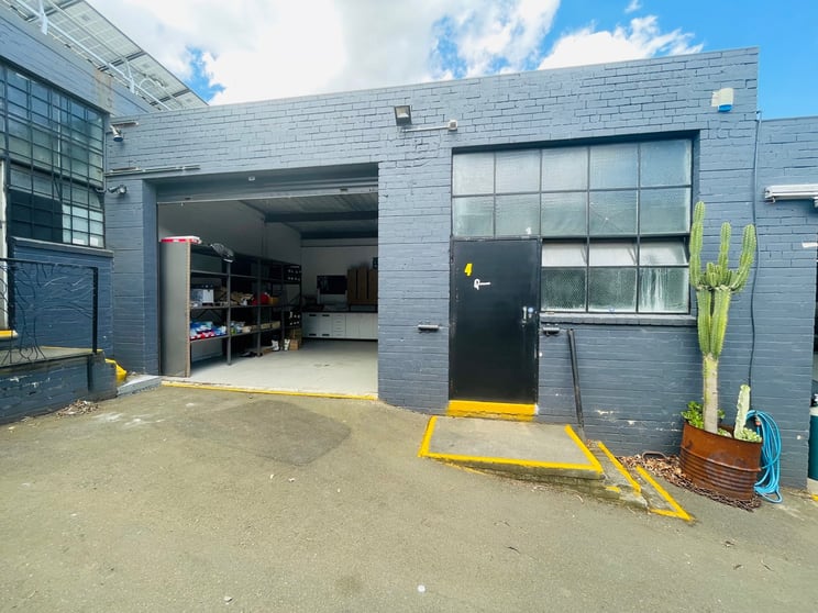 Click to view all images 4/6 Davis Street Ferntree Gully VIC 3156 - Image 1