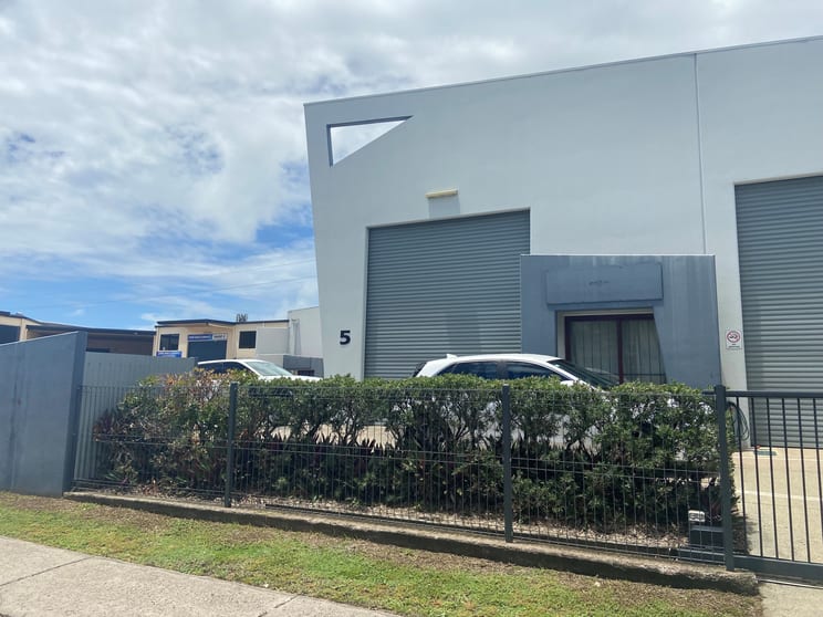 Click to view all images Unit 5/39 Technology Drive Warana QLD 4575 - Image 2