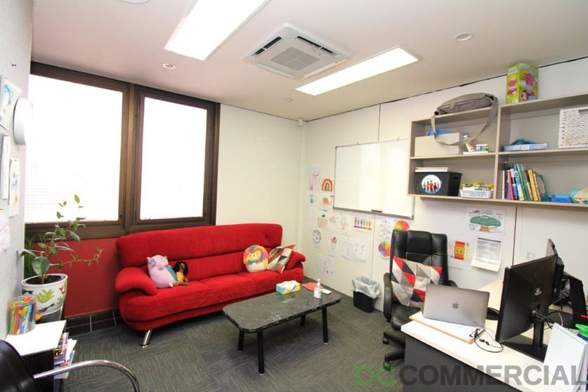 Click to view all images Suite 6/4 Mylne Street Toowoomba City QLD 4350 - Image 3