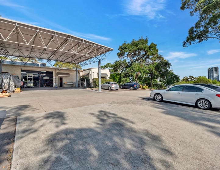 Click to view all images 28 Brookhollow Avenue Baulkham Hills NSW 2153 - Image 3