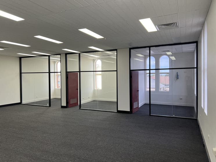 Click to view all images 10 Bultje Street Dubbo NSW 2830 - Image 3