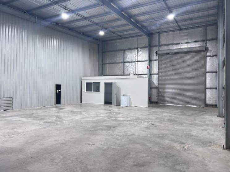Click to view all images 130 North Street North Albury NSW 2640 - Image 3