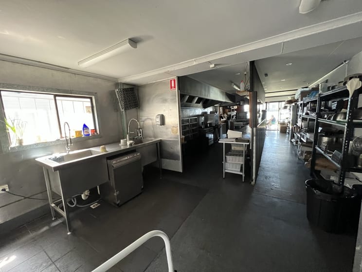 Click to view all images 2/28 Beach Road Batemans Bay NSW 2536 - Image 3