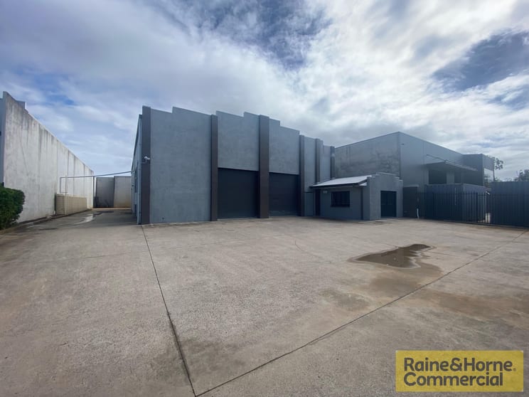Click to view all images 357 MacDonnell Road Clontarf QLD 4019 - Image 1