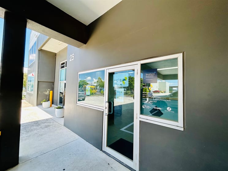 Click to view all images 3/25 Miller Street Epping VIC 3076 - Image 2