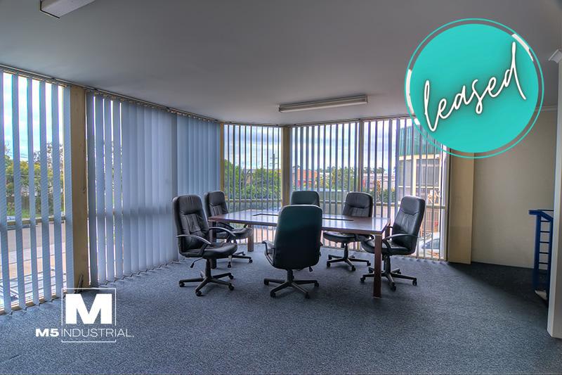 Click to view all images 4/4 Pat Devlin Close Chipping Norton NSW 2170 - Image 3