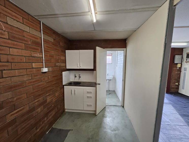 Click to view all images 2 & 3/9 Sheen Place Embleton WA 6062 - Image 3