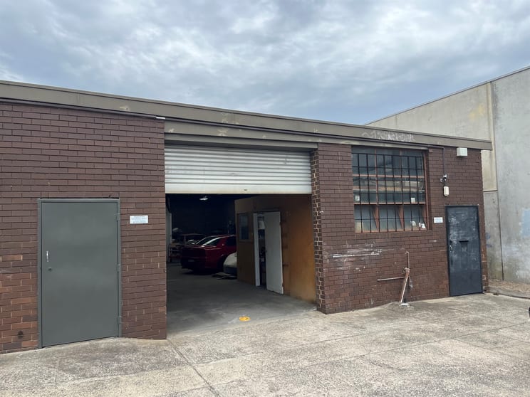 Click to view all images 4/4 Jersey Road Bayswater VIC 3153 - Image 2