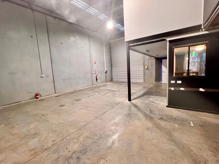 Click to view all images 5/38 Christensen Street Cheltenham VIC 3192 - Image 3