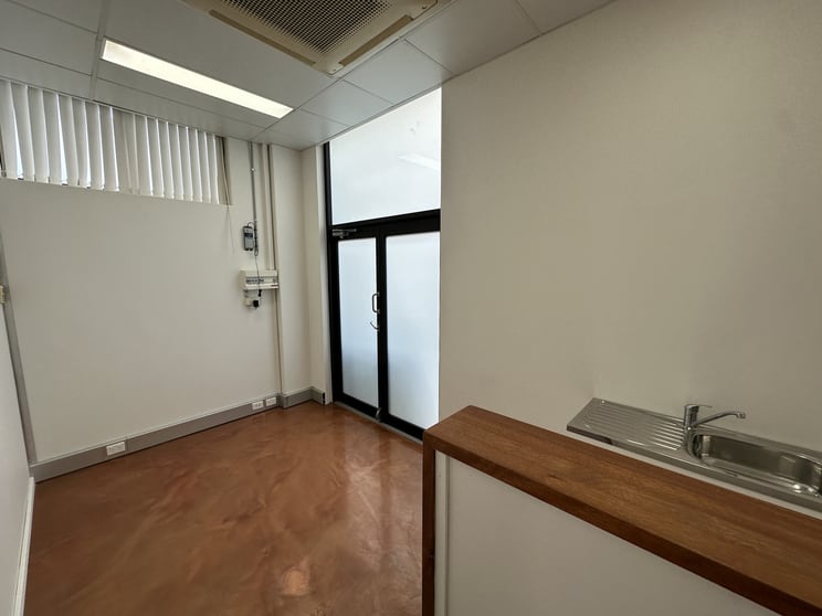 Click to view all images 65B/69 - 71 Wilgarning Street Stafford Heights QLD 4053 - Image 3