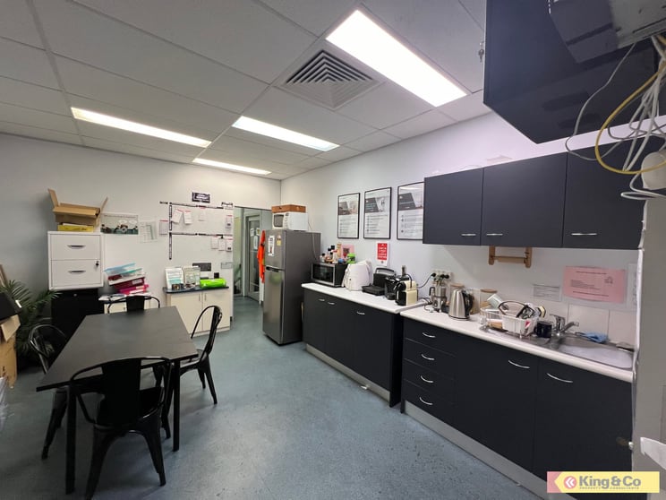 Click to view all images 2/217 Leitchs Road Brendale QLD 4500 - Image 3