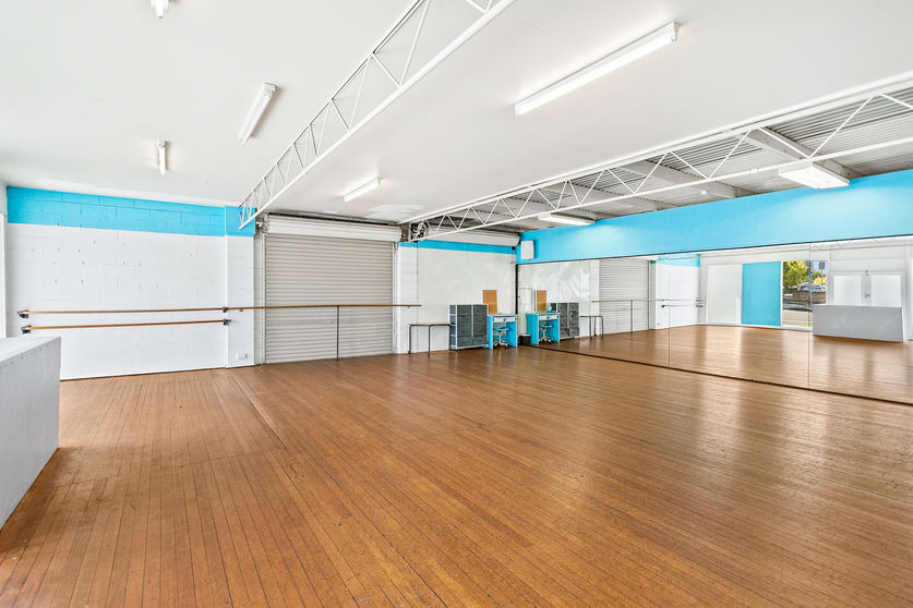 Click to view all images Shop 4/54 Central Avenue Oak Flats NSW 2529 - Image 2
