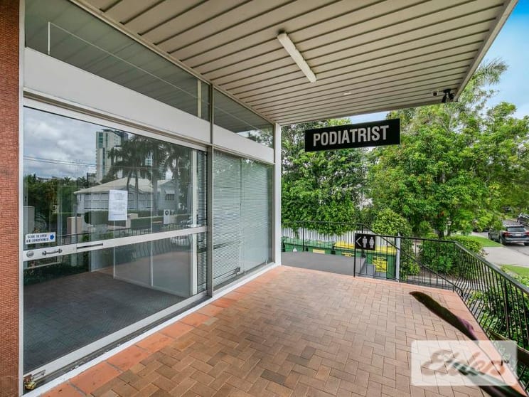 Click to view all images 53 Racecourse Road Hamilton QLD 4007 - Image 2
