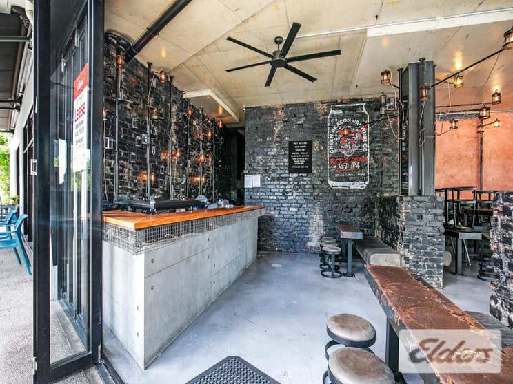 Click to view all images 4 Newman Avenue Camp Hill QLD 4152 - Image 2
