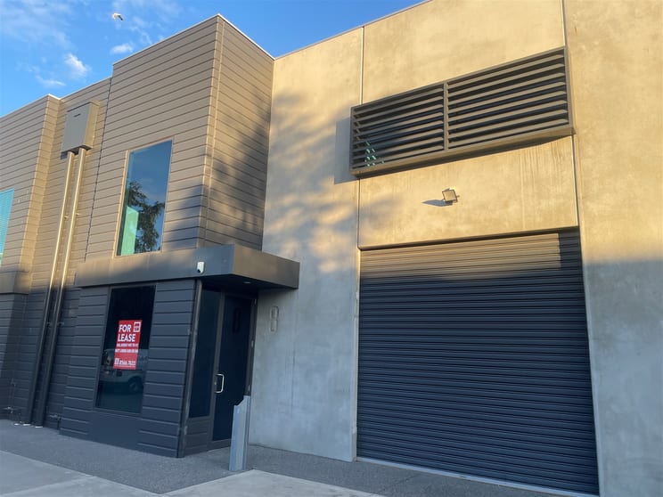 Click to view all images 8/15 Earsdon Yarraville VIC 3013 - Image 1
