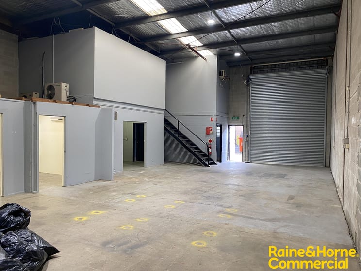 Click to view all images Unit 2/3 York Road Ingleburn NSW 2565 - Image 3