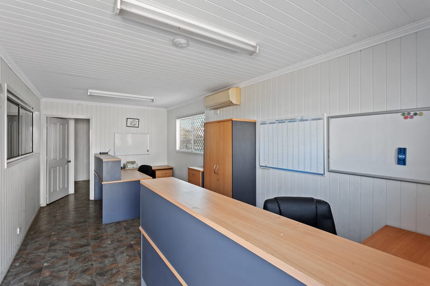 Click to view all images 32 Queen Street Oakey QLD 4401 - Image 2