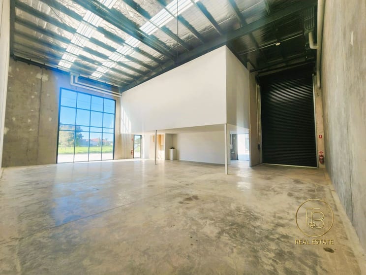 2/235 Robinson road Ravenhall VIC 3023 - Image 2