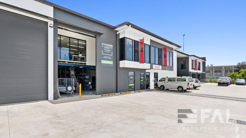 Click to view all images Unit 4/252 Earnshaw Rd Northgate QLD 4013 - Image 1