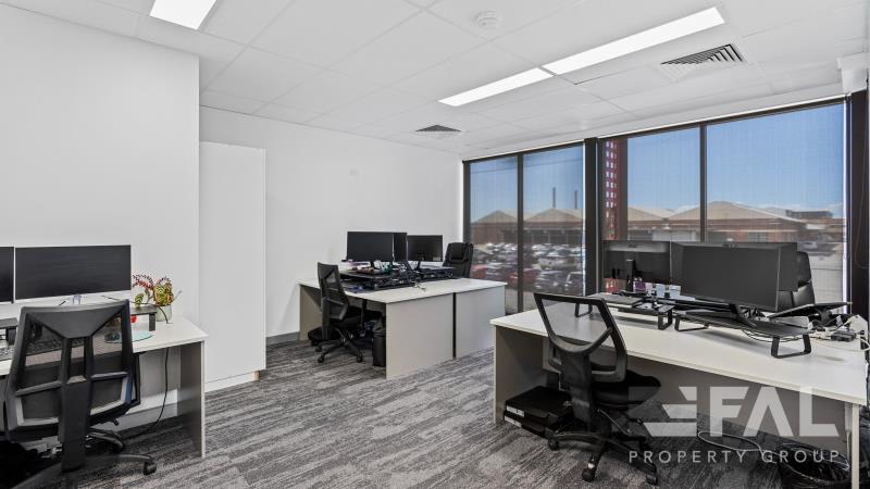 Click to view all images Unit 4/252 Earnshaw Rd Northgate QLD 4013 - Image 3
