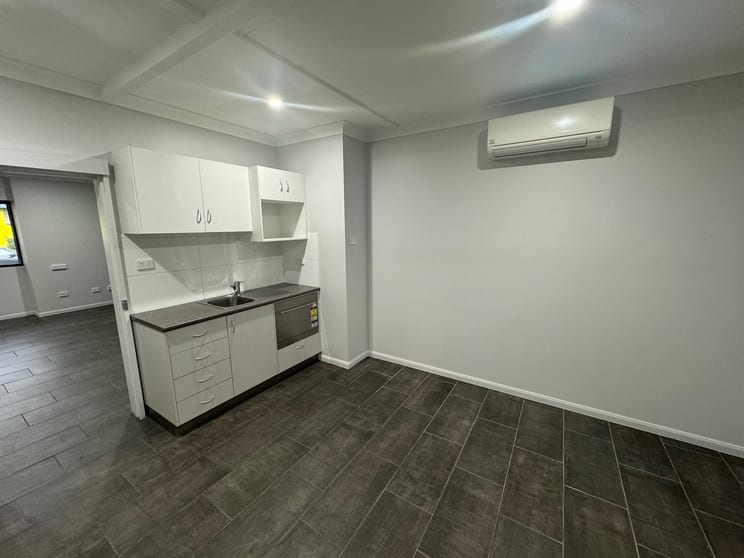 Click to view all images 1/11 Carmel Street Garbutt QLD 4814 - Image 3