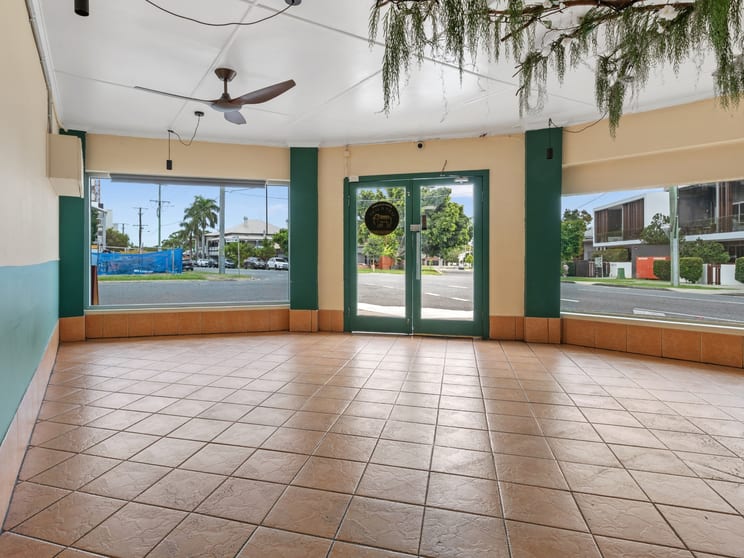 Click to view all images 24 Bay Terrace Wynnum QLD 4178 - Image 2