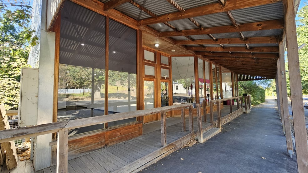 Click to view all images Shop 4/8 High Street Maldon VIC 3463 - Image 1