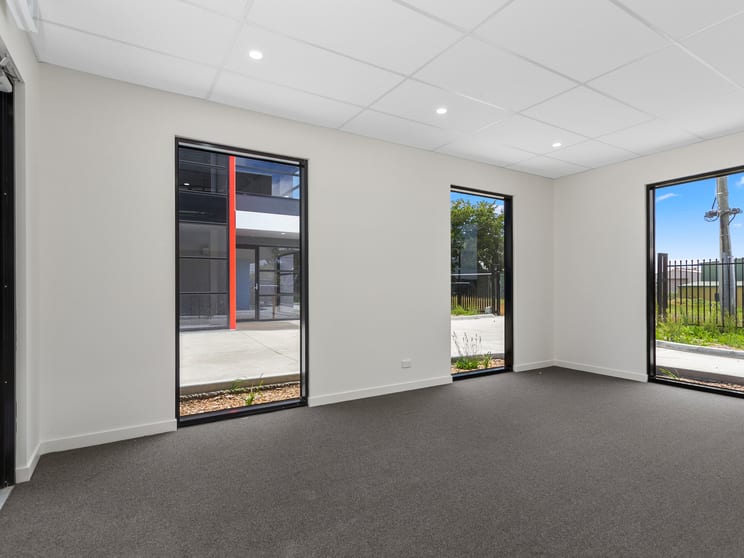 Click to view all images 9/6 Lyall Street Hastings VIC 3915 - Image 3