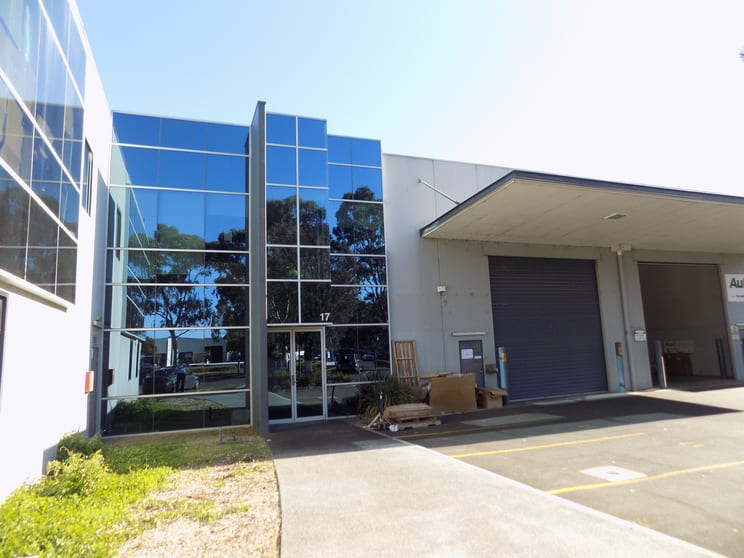 Click to view all images 17 Garden Boulevard Dingley Village VIC 3172 - Image 1