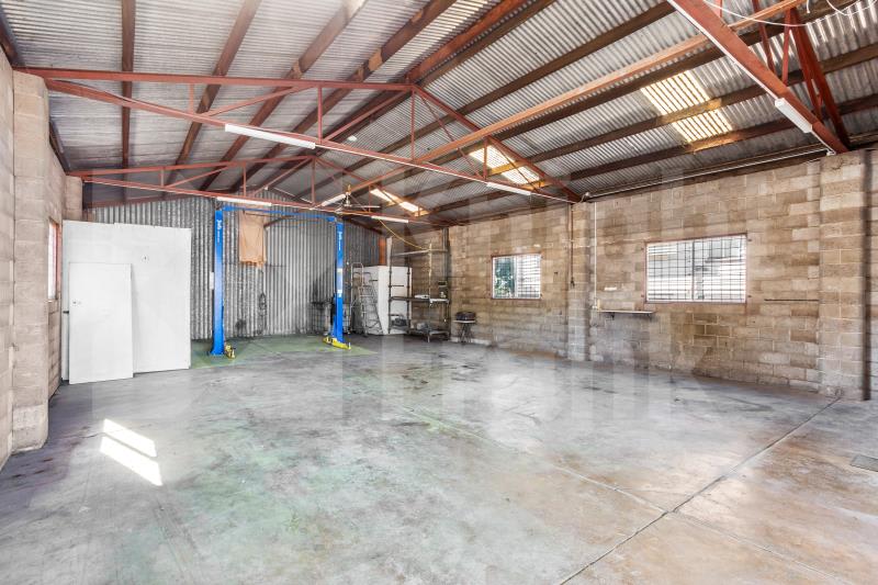 Click to view all images Unit 1/241 George Street Rockhampton City QLD 4700 - Image 3