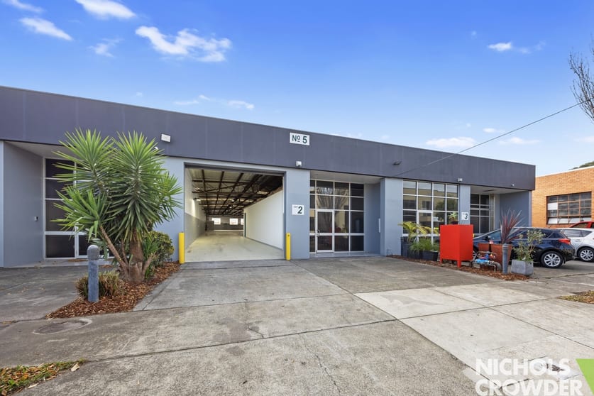 Click to view all images 2/5 Kinwal Court Moorabbin VIC 3189 - Image 3