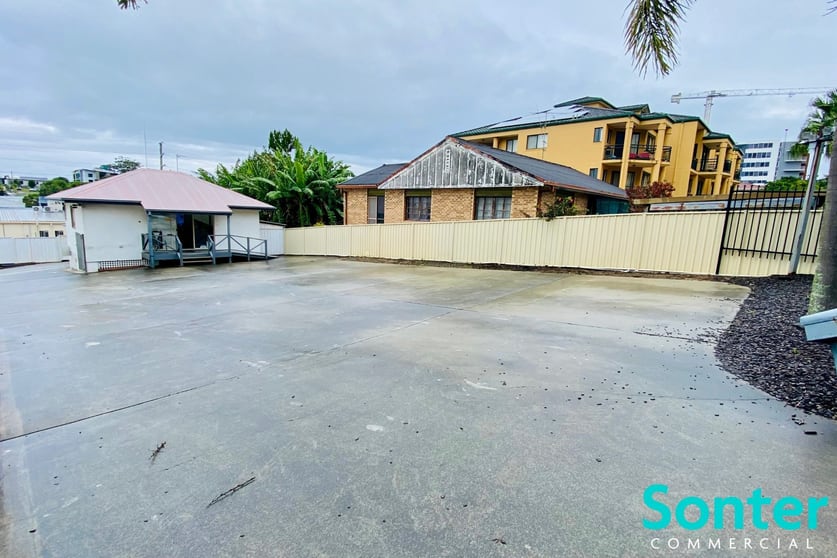 Click to view all images 6 Spendelove Street Southport QLD 4215 - Image 3