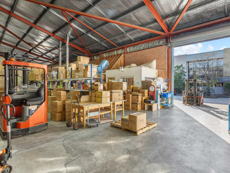 Click to view all images 9 & 11/8 Gladstone Road Castle Hill NSW 2154 - Image 3