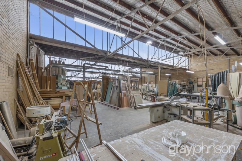 Click to view all images 141 Christmas Street Fairfield VIC 3078 - Image 2